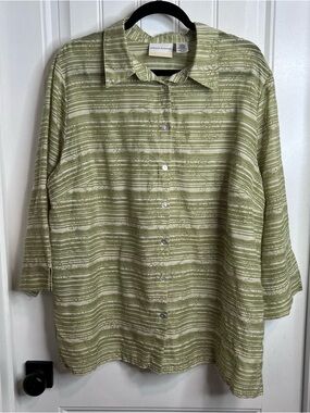 Alfred Dunner Light Olive Green Striped Button Front Shirt. Size 18W.